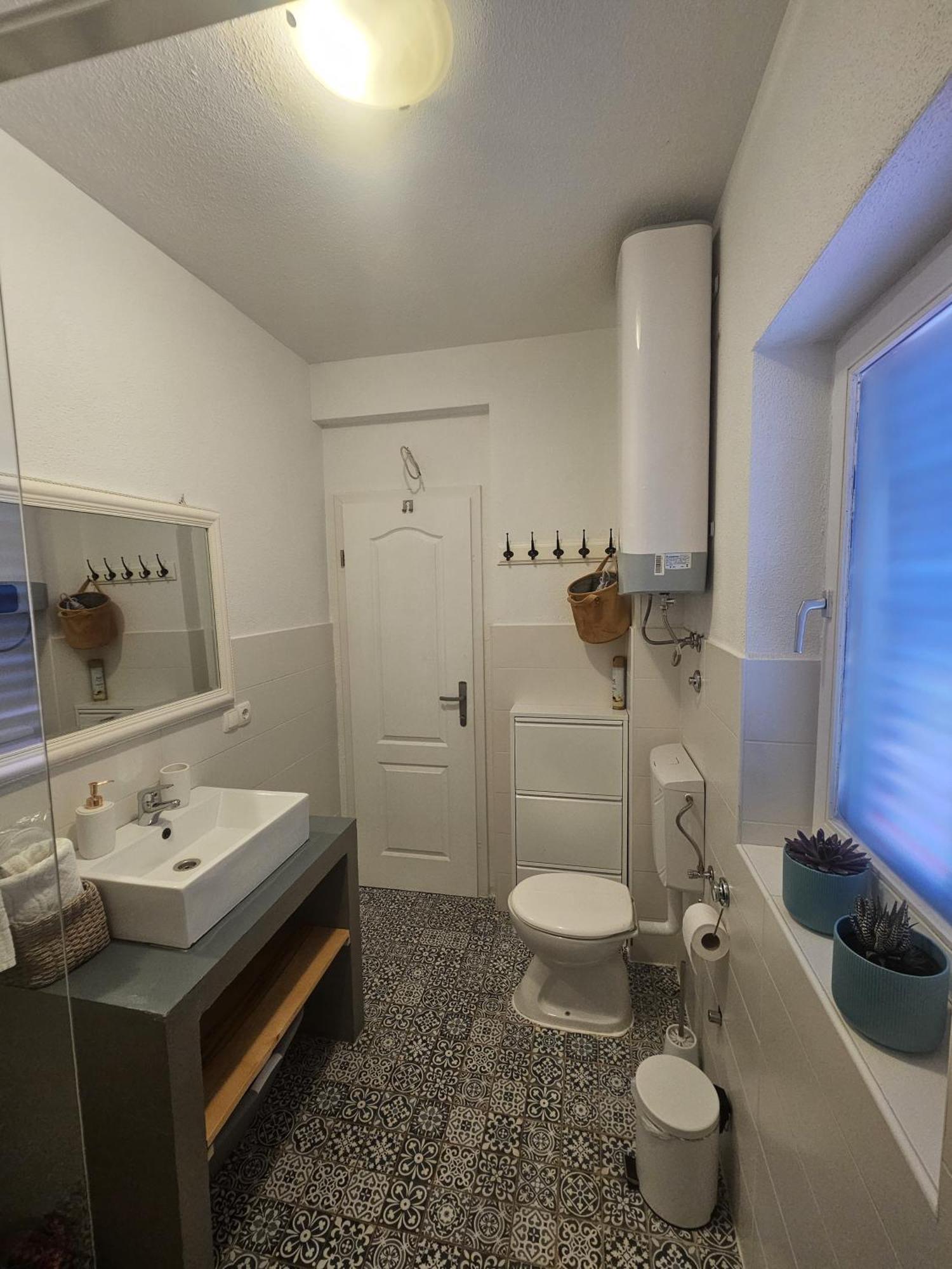 Apartment Tina โตรกีร์ ภายนอก รูปภาพ
