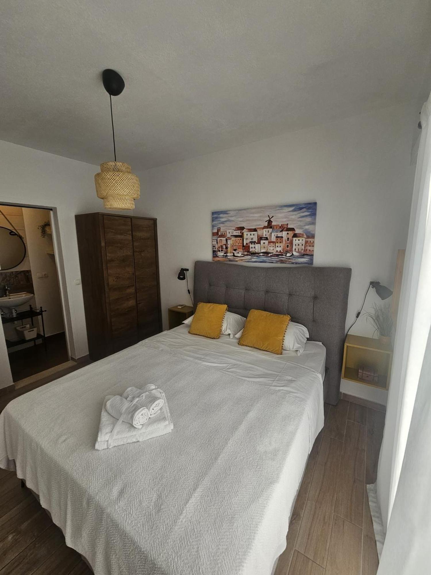 Apartment Tina โตรกีร์ ภายนอก รูปภาพ